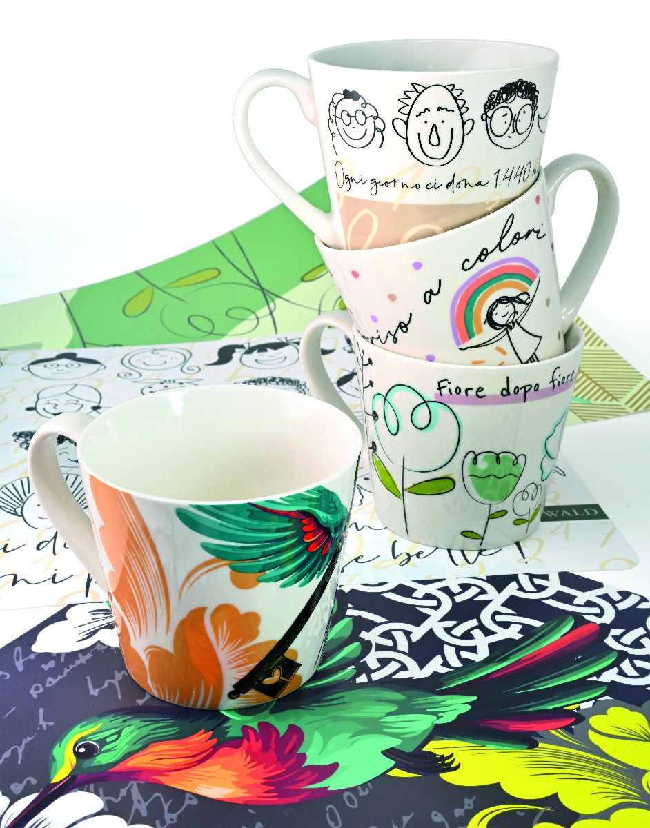 Tazza in porcellana con tovaglietta americana, decoro chiave