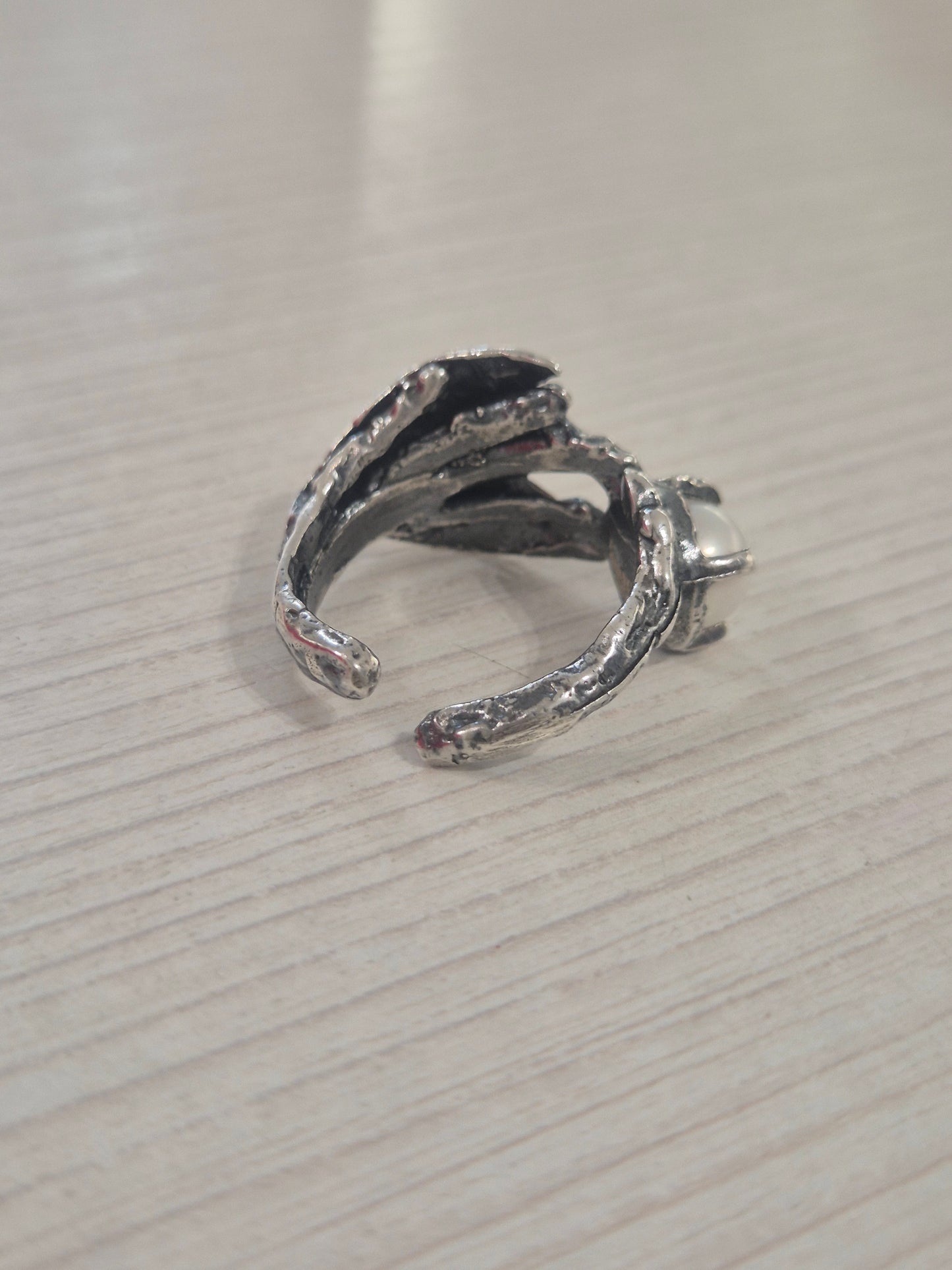 Anello Doppia Foglia con Perla Bianca – Argento 925 Brunito | Bruzia Gioielli