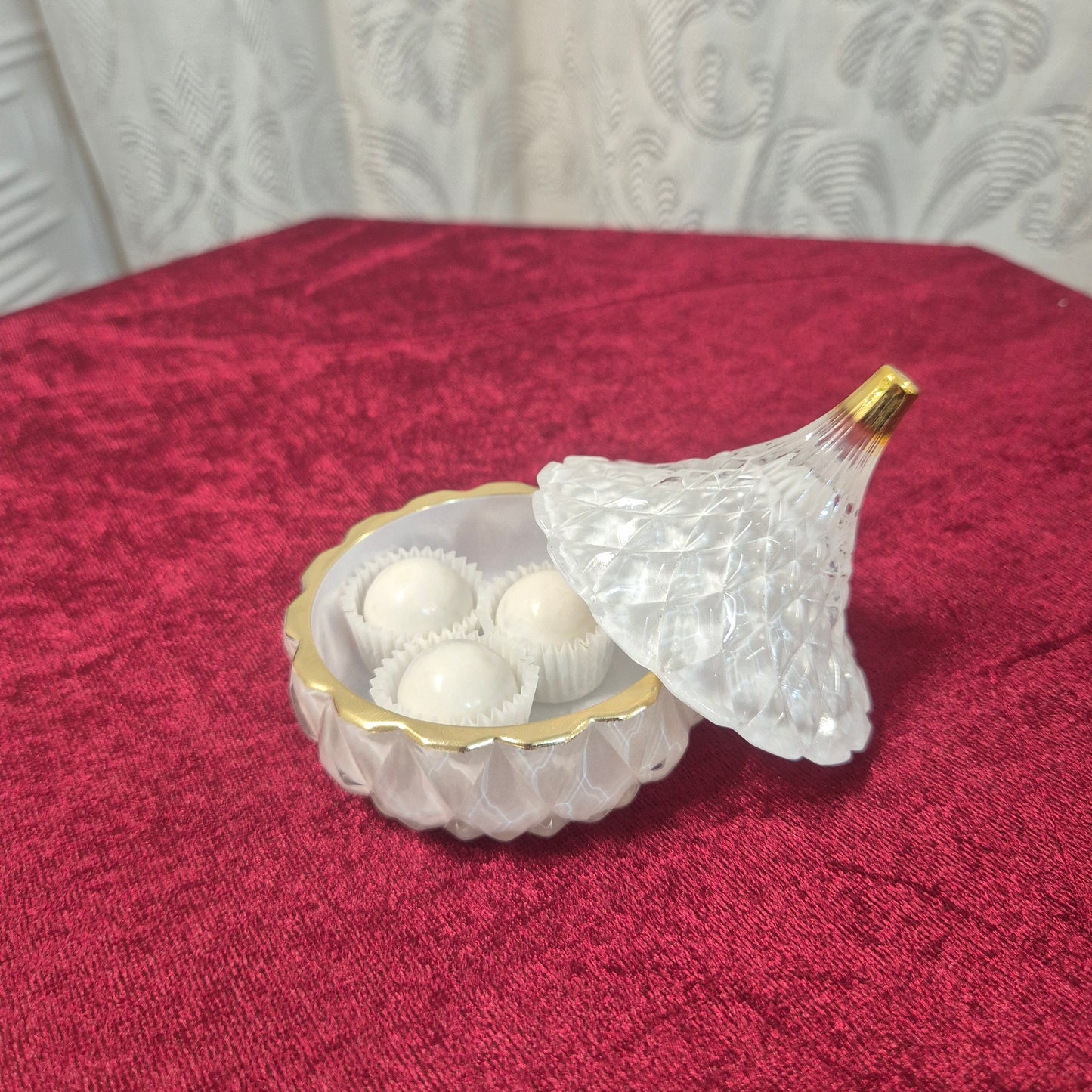 Cofanetto piccolo piramide Jutta Maison bianco